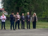 Сотни мальчишек и девчонок стали пионерами, повязав алые галстуки-9