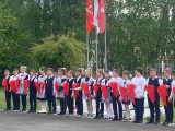 Сотни мальчишек и девчонок стали пионерами, повязав алые галстуки-7