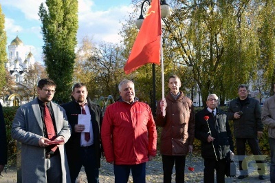 Расправив упрямые плечи, вперёд комсомольцы идут-5