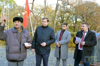 Расправив упрямые плечи, вперёд комсомольцы идут-9