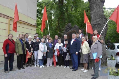 Знамя с красным галстуком цвета одного-4